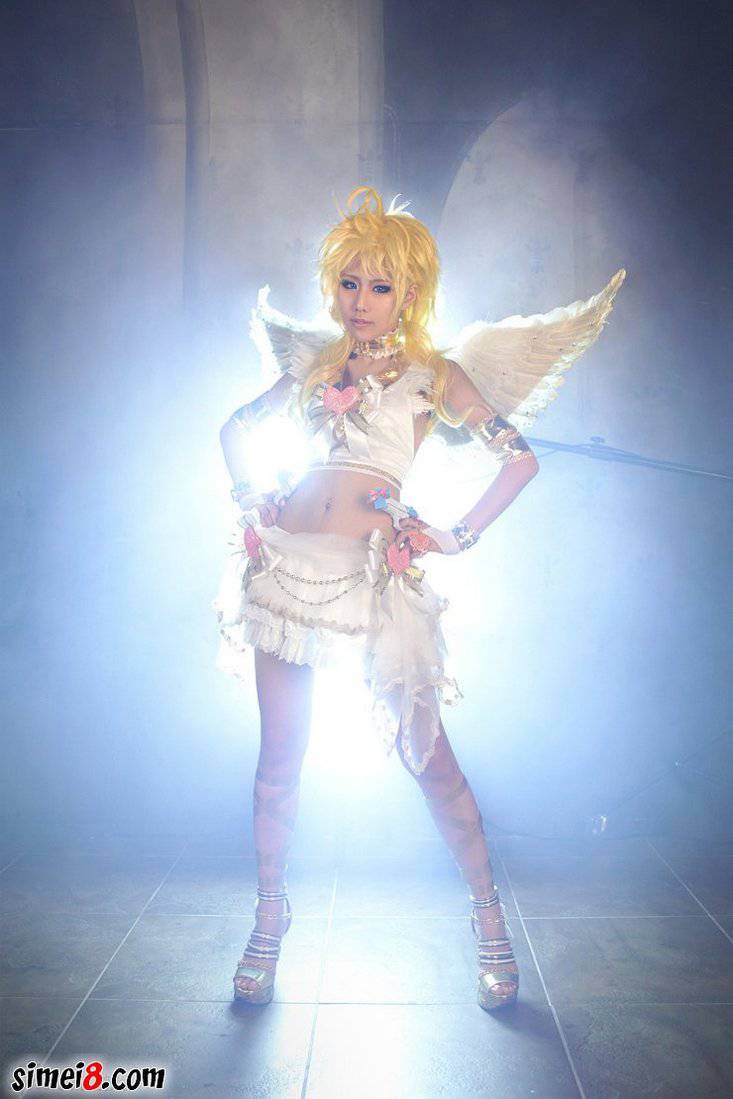 点击大图看下一张：白皙天使cosplay美女图片