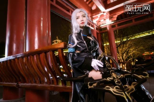 点击大图看下一张：网游剑网3cosplay美女图片