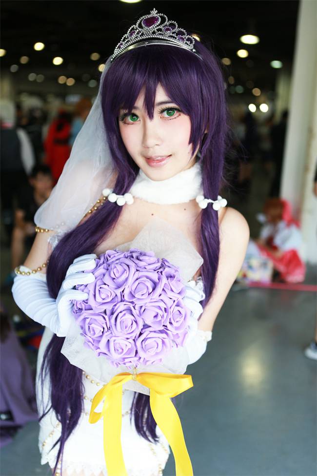 点击大图看下一张:美胸小美女性感Cos东条希