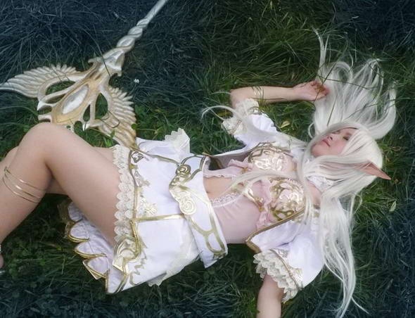 点击大图看下一张:超养眼的cosplay美女图片集锦