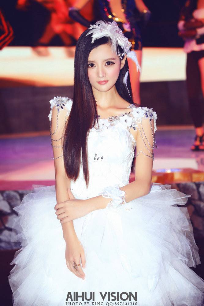 点击大图看下一张:最新美女cos图集推荐