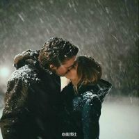 雪中拥吻