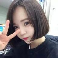 高颜值可爱短发女生卖萌自拍微信头像