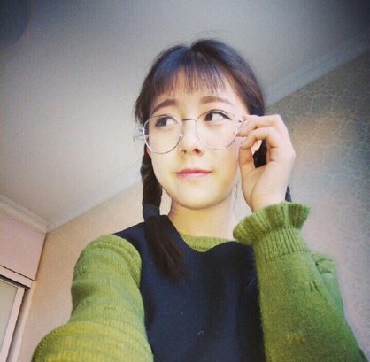 相见恨晚的潮流女生微信头像图片