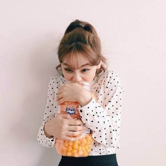 可爱卖萌的女生自拍微信头像图片