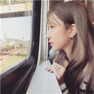 漂亮长发气质美女微信头像图片