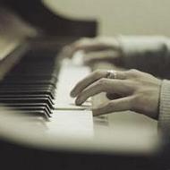 钢琴键上的唯美音符qq梦幻头像图片