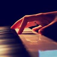 钢琴键上的唯美音符qq梦幻头像图片