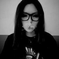 非主流颓废抽烟的女生黑白qq头像图片