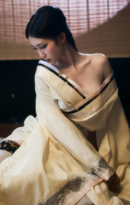古装美女展示中国古典之美