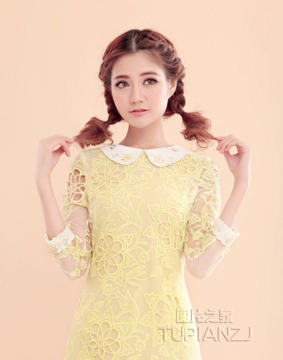 点击大图看下一张:清纯甜美女孩 小辫子活泼俏皮