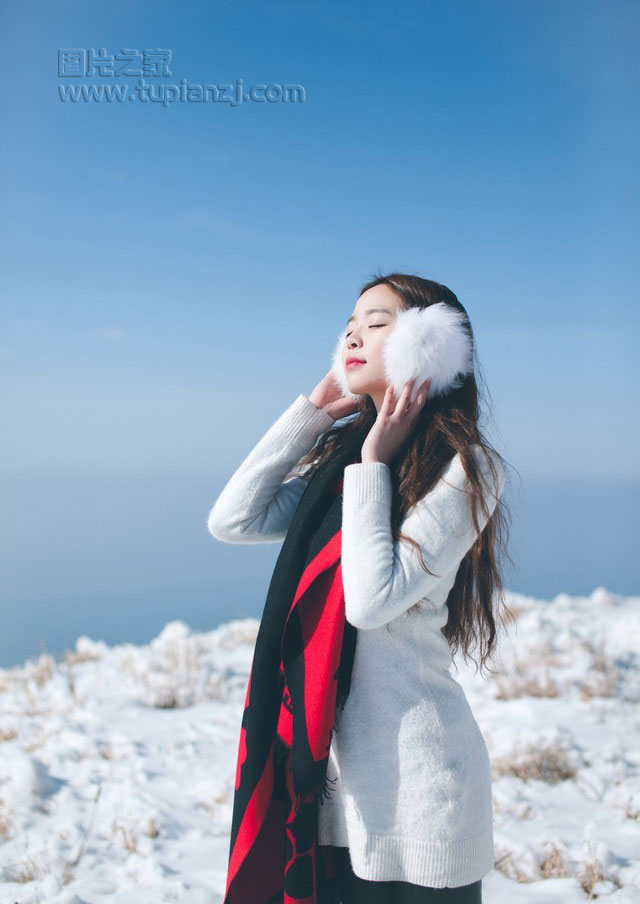 点击大图看下一张：清纯美女校花冬季唯美写真图片