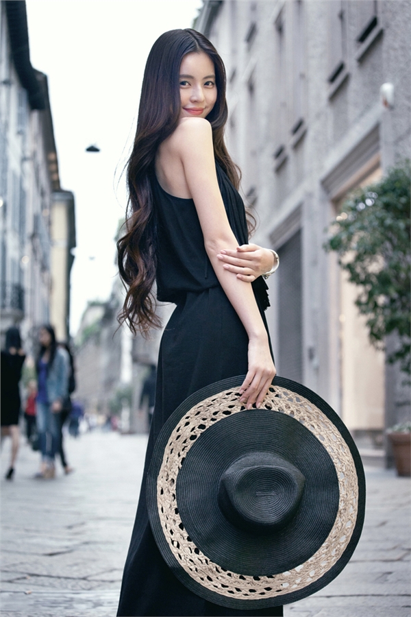 点击大图看下一张：温心欧洲风情复古写真