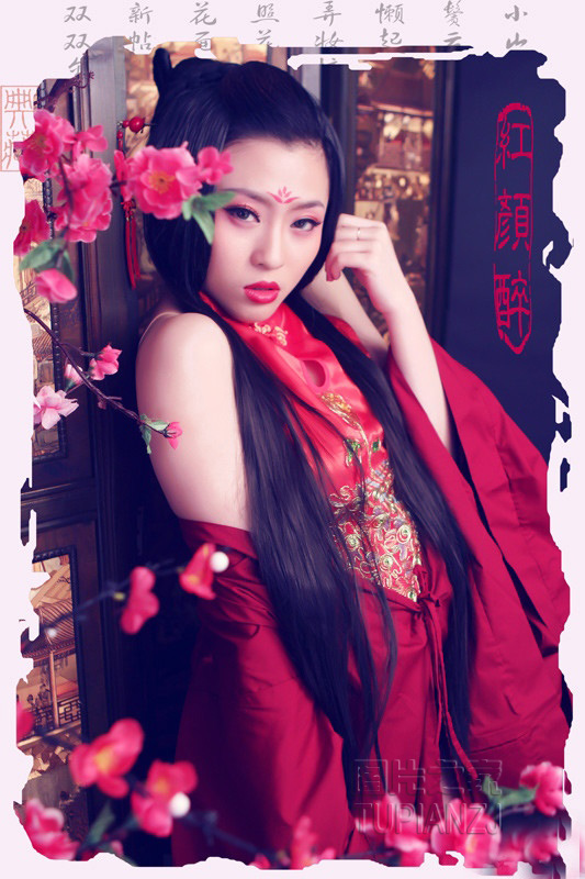 点击大图看下一张：梅园里的性感尤物 撩裙大秀长腿