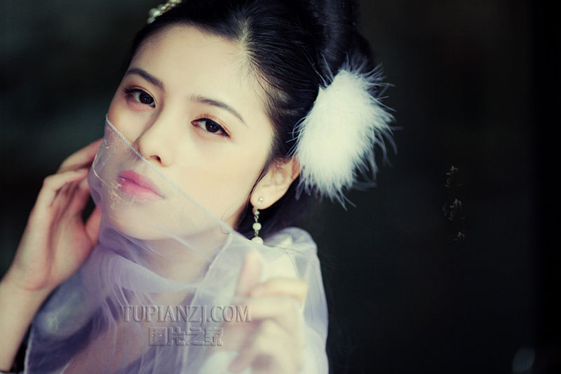 点击大图看下一张：江南风情古典女人唯美写真