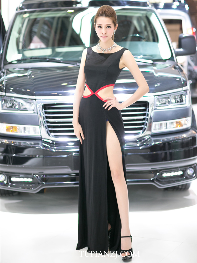 点击大图看下一张：2014北京车展 美女惊艳动人