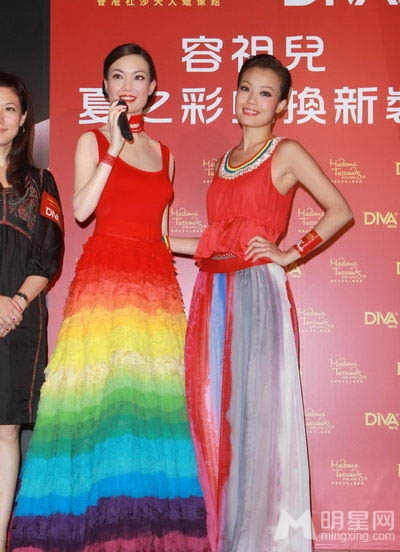 点击大图看下一张：大S刘亦菲 盘点那些和明星差很大的真人蜡像(24)