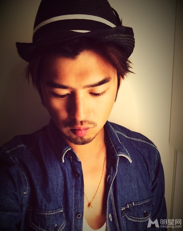 点击大图看下一张:陈柏霖帅气自拍 堪称自拍界的范本(14)