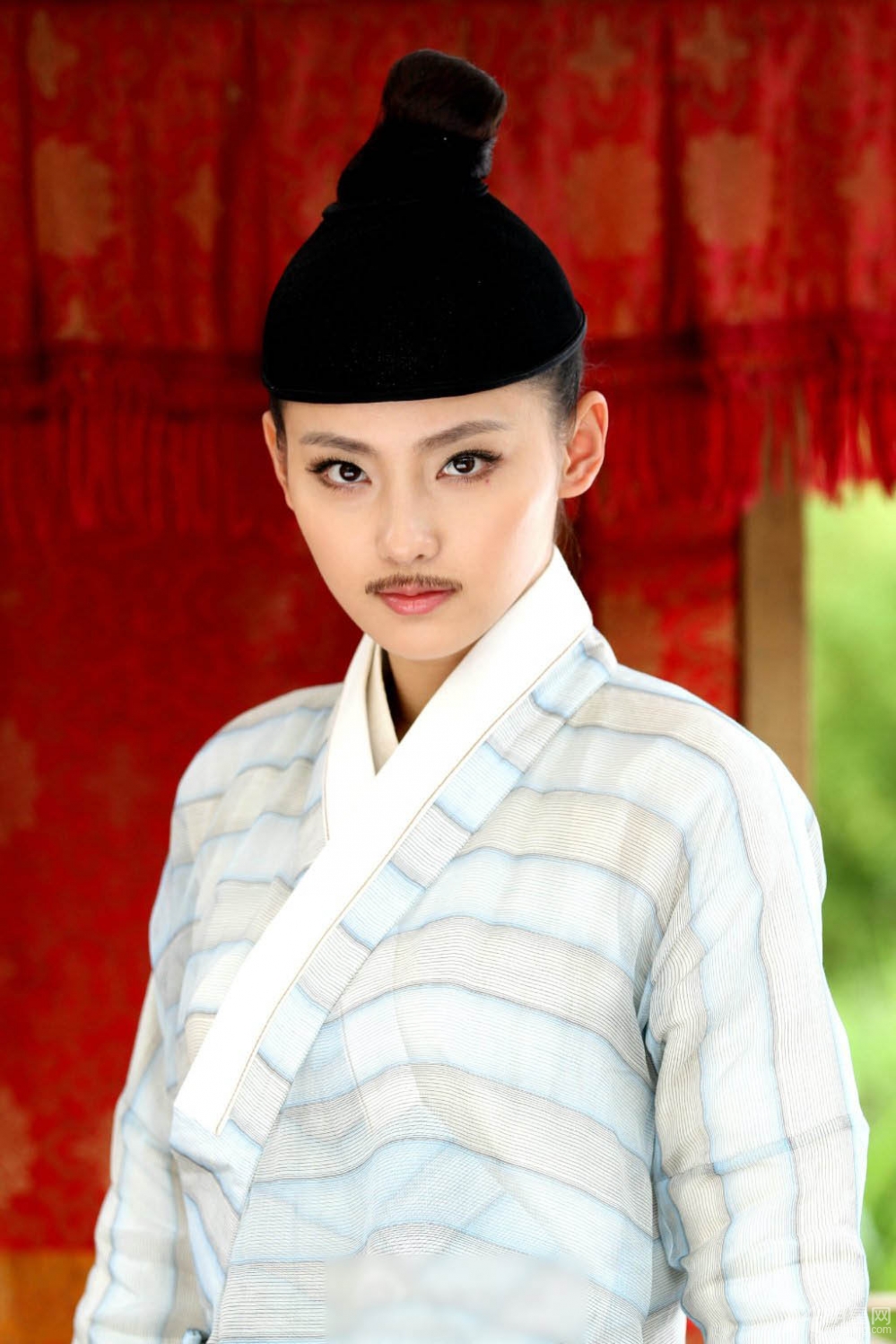 点击大图看下一张:张嘉倪曝美人如画剧照 沐浴画面惊艳(9)