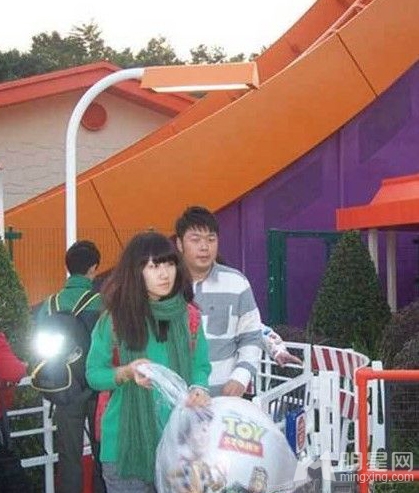 点击大图看下一张：杜海涛与前女友李若曦甜蜜照(2)