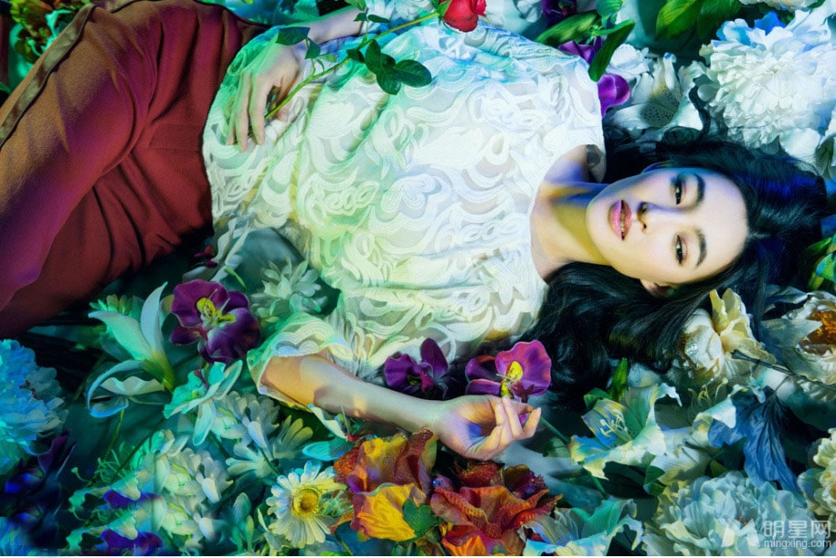 点击大图看下一张:王丽坤花面主题写真 唯美女神魅力难挡(0)