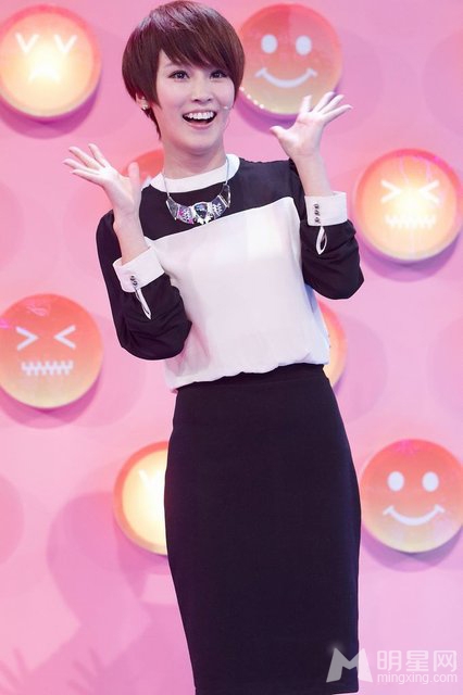 点击大图看下一张:王祖蓝李亚男助阵男左女右 现场秀恩爱(11)