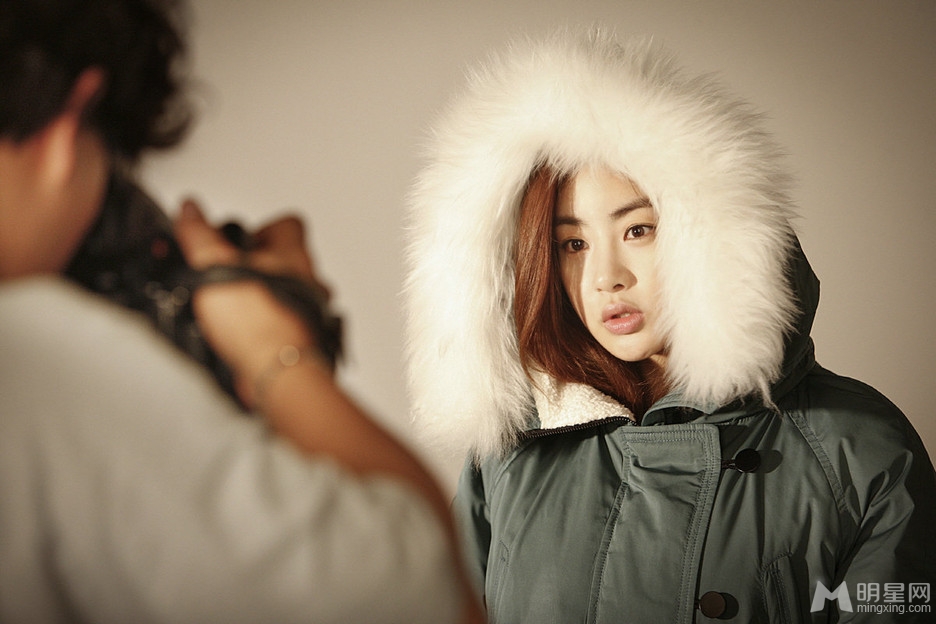 点击大图看下一张：元彬姜素拉休闲品牌2012冬季服装画报拍摄(6)