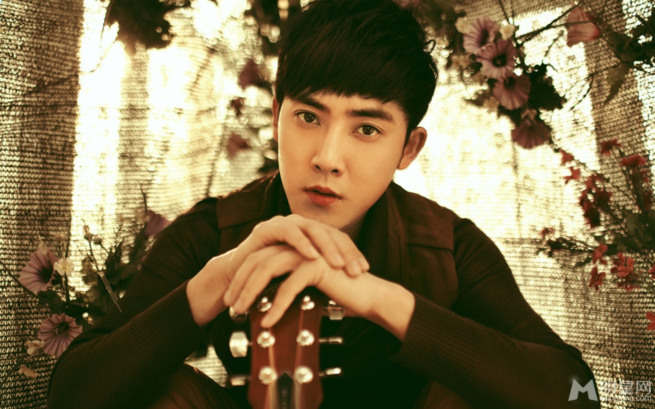 点击大图看下一张:隋唐英雄3张睿写真 轻弹吉他文艺范(6)