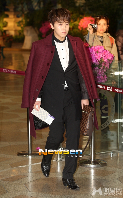 点击大图看下一张：Super Junior李晟敏机场时尚(4)