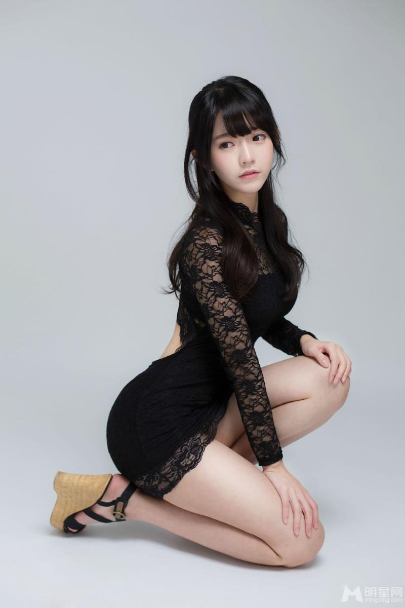 点击大图看下一张：韩国美女yurisa写真 童颜巨乳清纯萝莉(4)