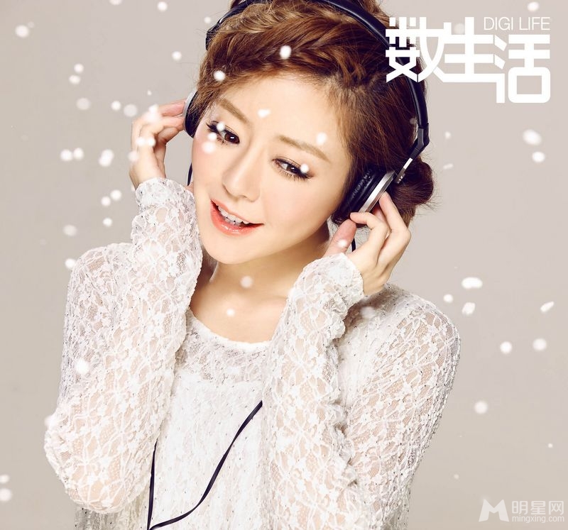 点击大图看下一张：安又琪圣诞节写真 为新歌宣传造势(3)