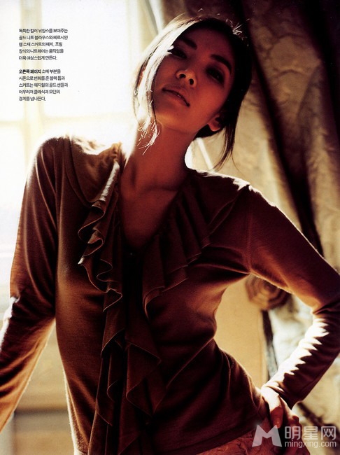 点击大图看下一张：金素妍高贵典雅的杂志照(4)