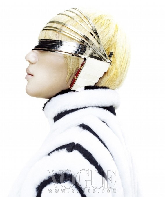 点击大图看下一张：SHINee珉豪&泰民在《Vogue Korea》变身机器人(5)