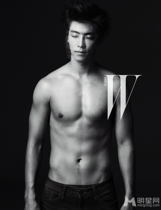点击大图看下一张：SuperJunior东海杂志画报 展现男性魅力(0)