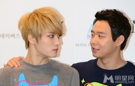 点击大图看下一张：韩团JYJ亮相粉丝见面会 着可爱衣服大肆卖萌(12)