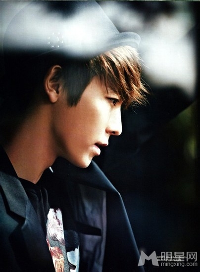 点击大图看下一张：Super Junior东海时尚杂志写真(4)