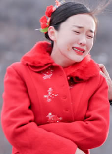 《草帽警察》霍思燕大婚剧照 虐心乡村爱情