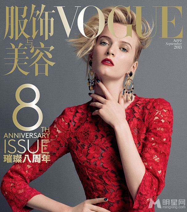 点击大图看下一张：Vogue八周年 中外超模8个完美封面大片(0)