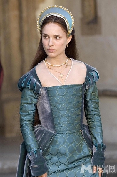 点击大图看下一张:细数荧幕上的那些复古美女(19)