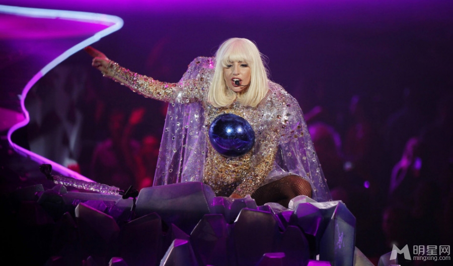 点击大图看下一张：Lady Gaga百变造型亮瞎眼 雷人风格引爆眼球(5)