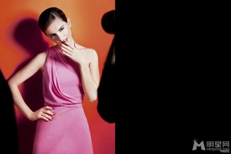 点击大图看下一张：艾玛·沃特森化妆品广告拍摄花絮(7)