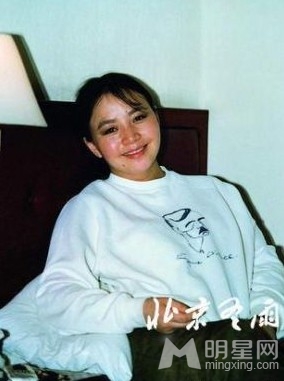 点击大图看下一张:宋丹丹历任老公遭扒 家庭生活照曝光(13)