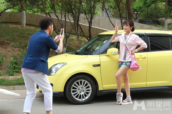 点击大图看下一张:结婚前规则曝沙溢马苏情侣照(0)