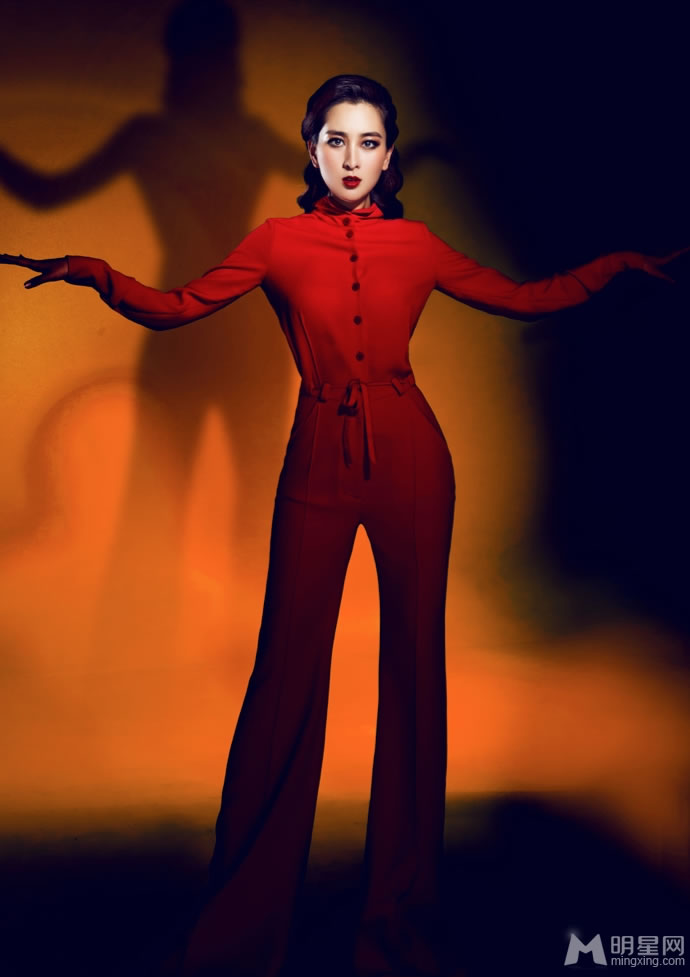 点击大图看下一张:马苏复古造型拍摄冷艳写真(0)