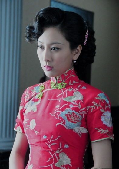 点击大图看下一张：马苏电视剧旗袍照 展示女人古典魅力(4)