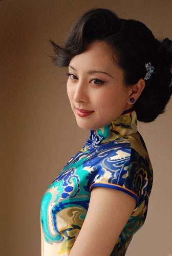 点击大图看下一张：马苏电视剧旗袍照 展示女人古典魅力(6)
