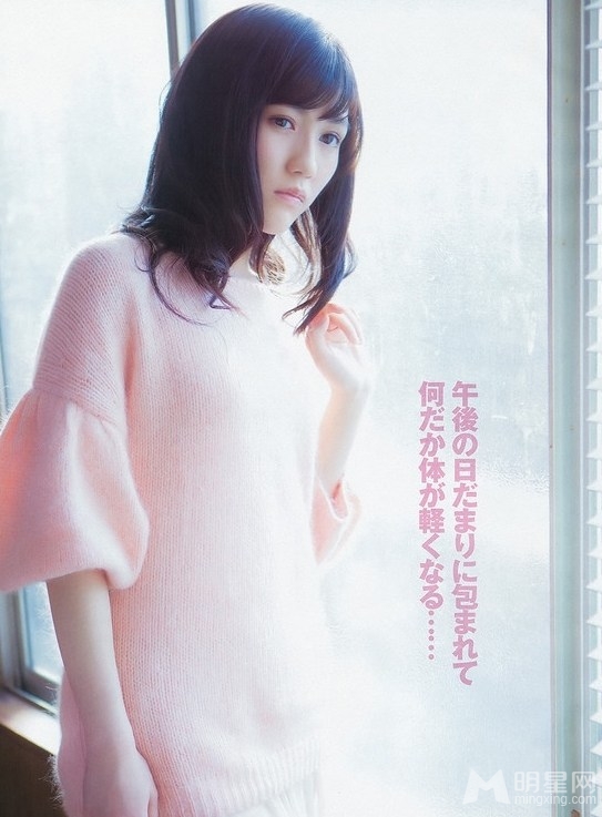 点击大图看下一张：AKB48成员渡边麻友杂志甜美写真(2)