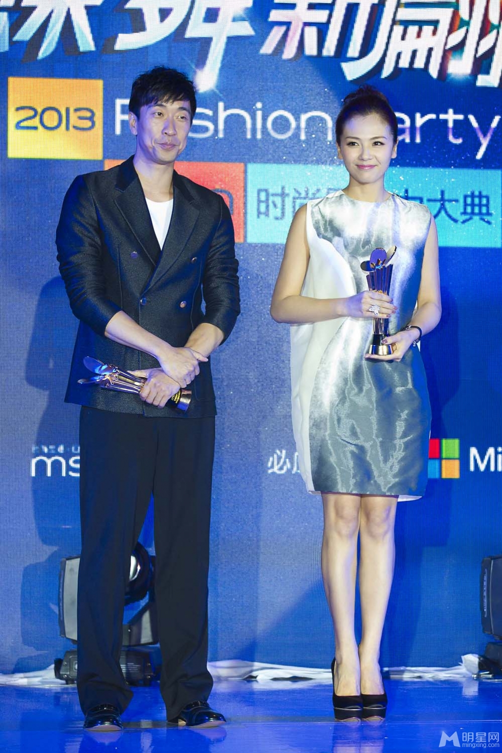 点击大图看下一张：刘涛人体造型礼服时尚现身 获封最受欢迎女演员(6)