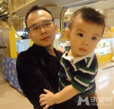 点击大图看下一张：刘涛老公晒与一双儿女私照 两位宝宝乖巧可爱(0)