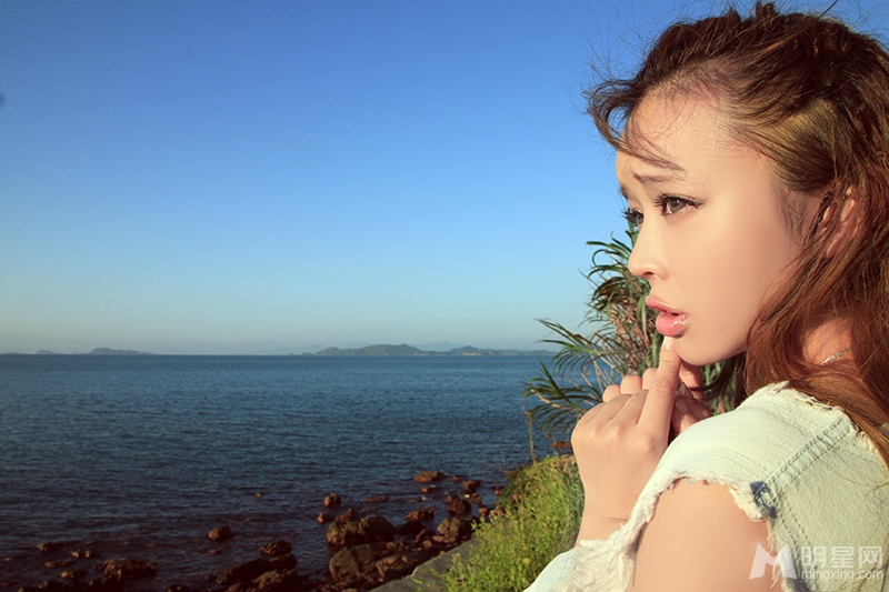 点击大图看下一张：裴紫绮北海道海岸拍写真 90后氧气女生变超萌萝莉      (5)